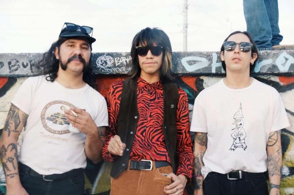 Photo of the members of La Nube, a psych-blues rock band from Ciudad Juarez. Members are Eduardo Córdoba (Guitar/Vocals), Iván Alfaro (Bass), Joaquin Garbalena (Drums).